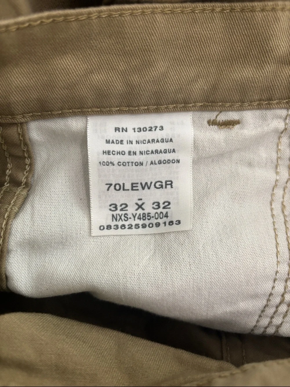 Men’s Wrangler khaki tan cotton cargo pants, size 32x32, loose fit, like new